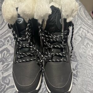 Black Winter Boots with Fur Lining